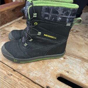 Youth boy boots size 5 brand Merrill